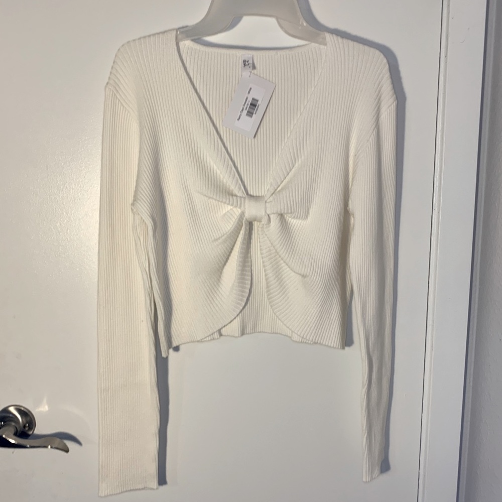Brand new Darling Authority white crop top sweater